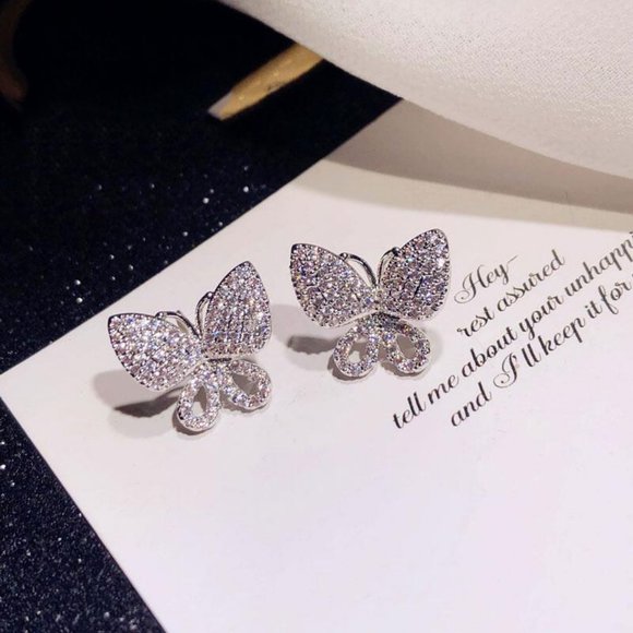 NEW 18K White Gold Diamond Butterfly Earrings B1 - Picture 2 of 5